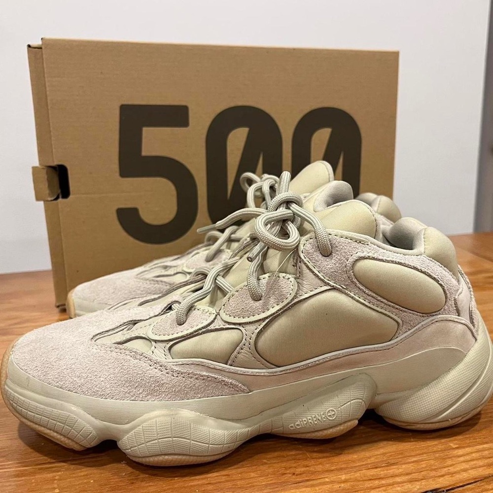 Yeezy 500 ‘Stone’ 
comes with box
toe material: suede 
upper material: lycra